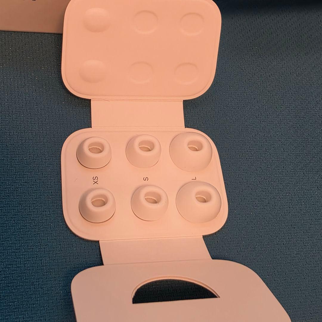 美品 AirPods Pro 第２世代（USB-C）ESRケースセット