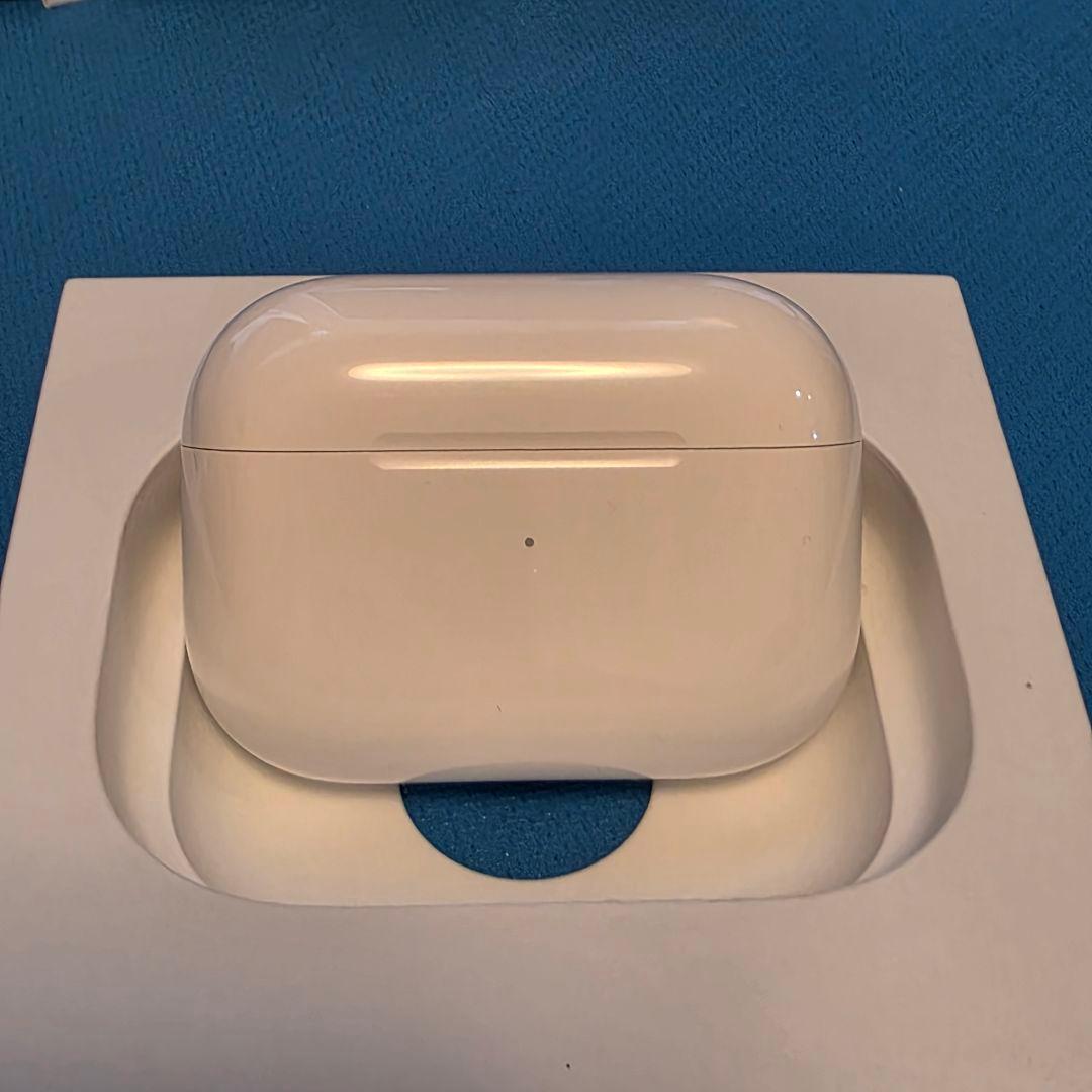 美品 AirPods Pro 第２世代（USB-C）ESRケースセット