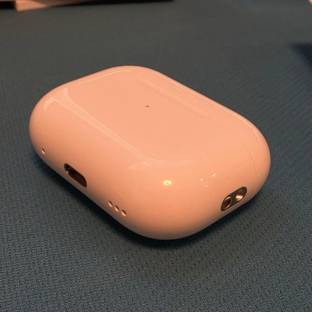 美品 AirPods Pro 第２世代（USB-C）ESRケースセット