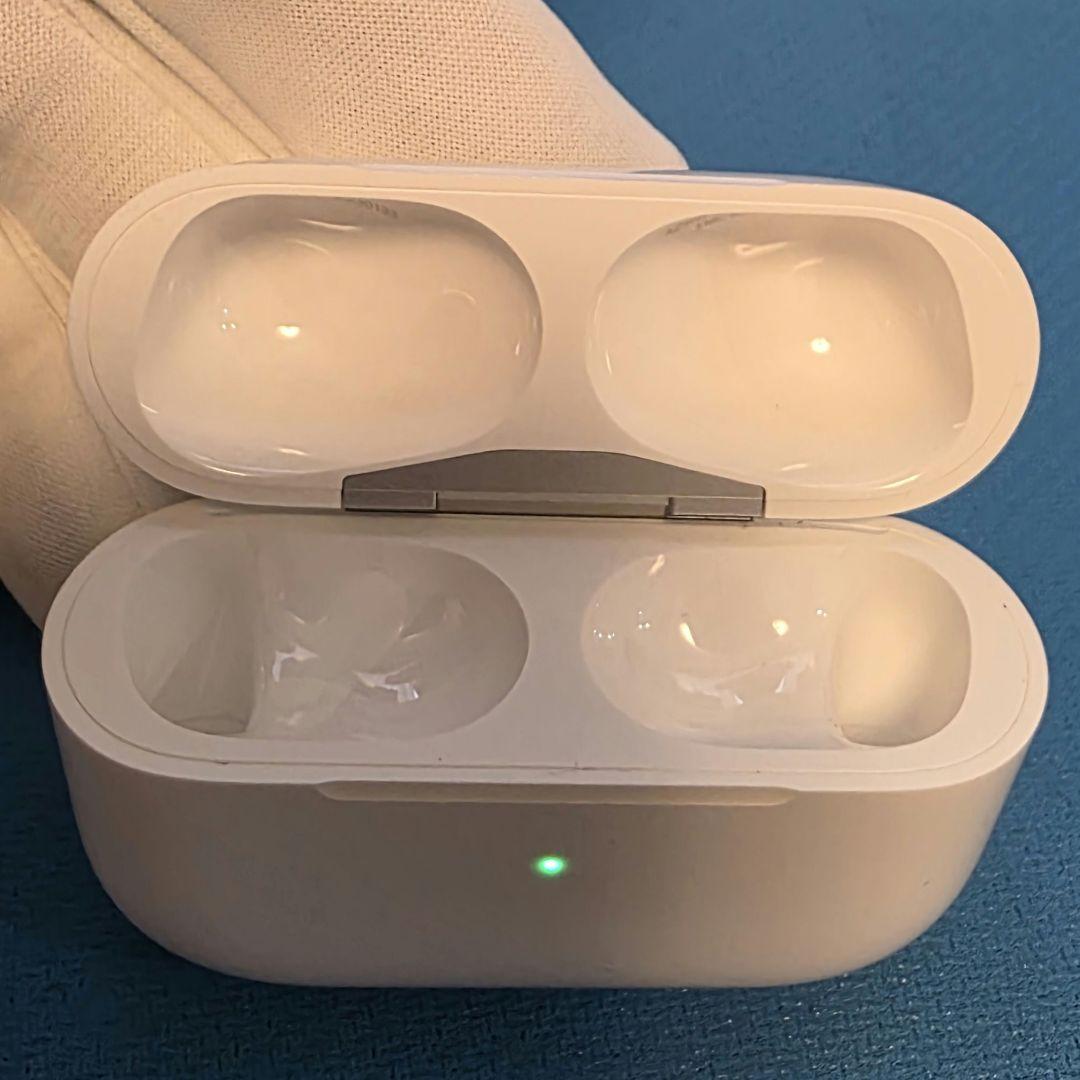 美品 AirPods Pro 第２世代（USB-C）ESRケースセット
