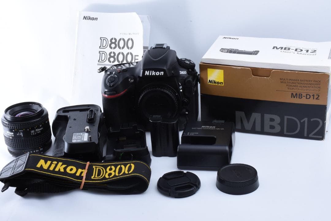 Nikon D800 ボディ + MB-D12 グリップ セット おまけレンズ付