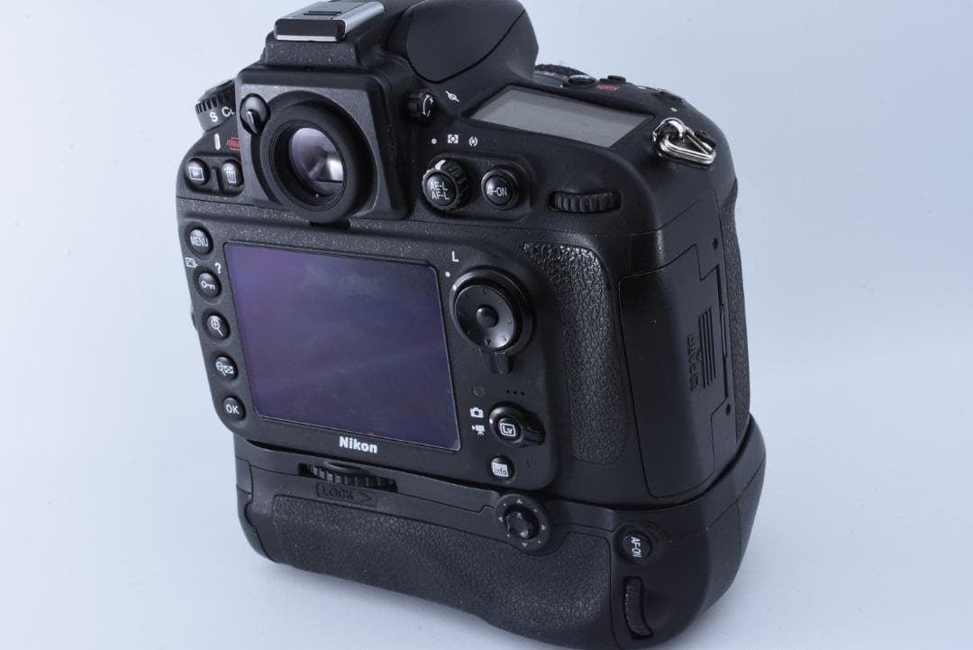 Nikon D800 ボディ + MB-D12 グリップ セット おまけレンズ付