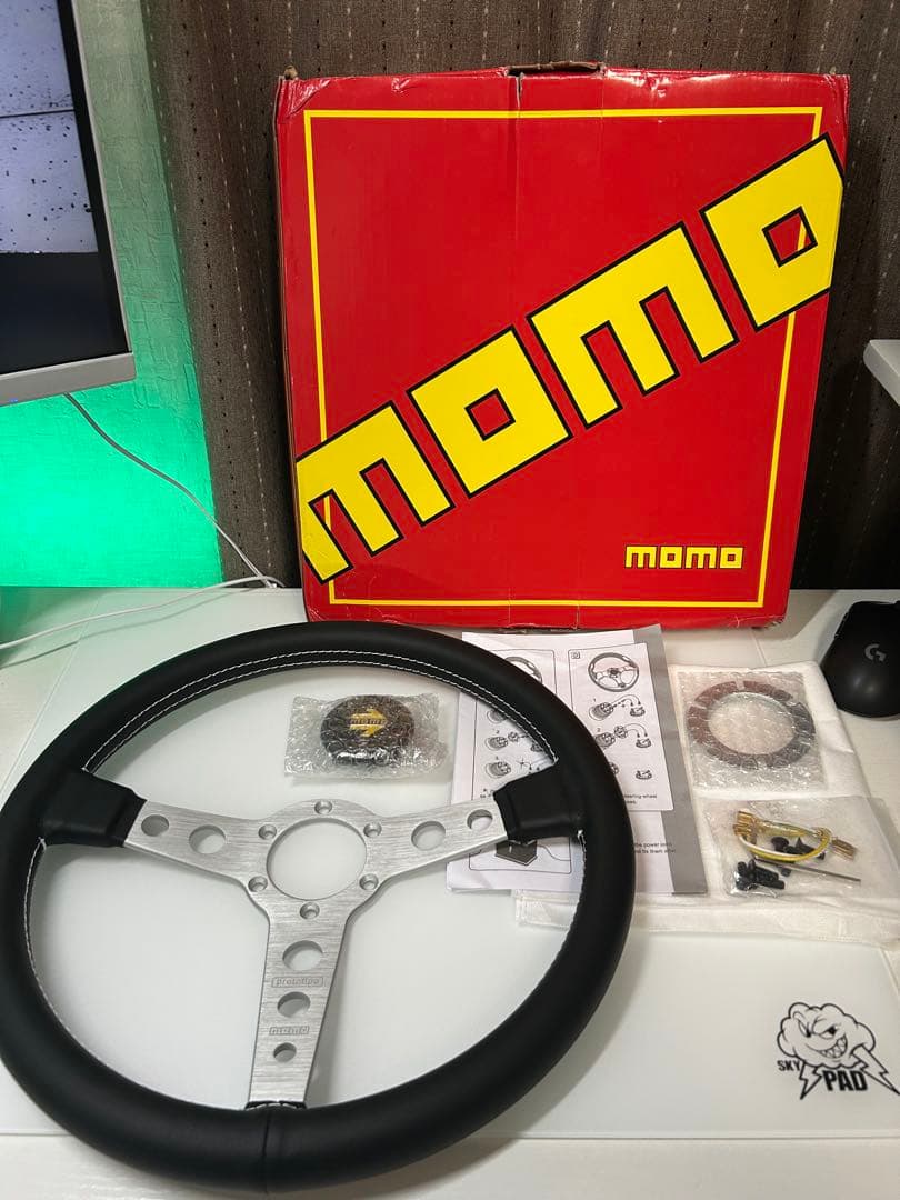 momo ステアリング 本体 銀 35π 新品未使用