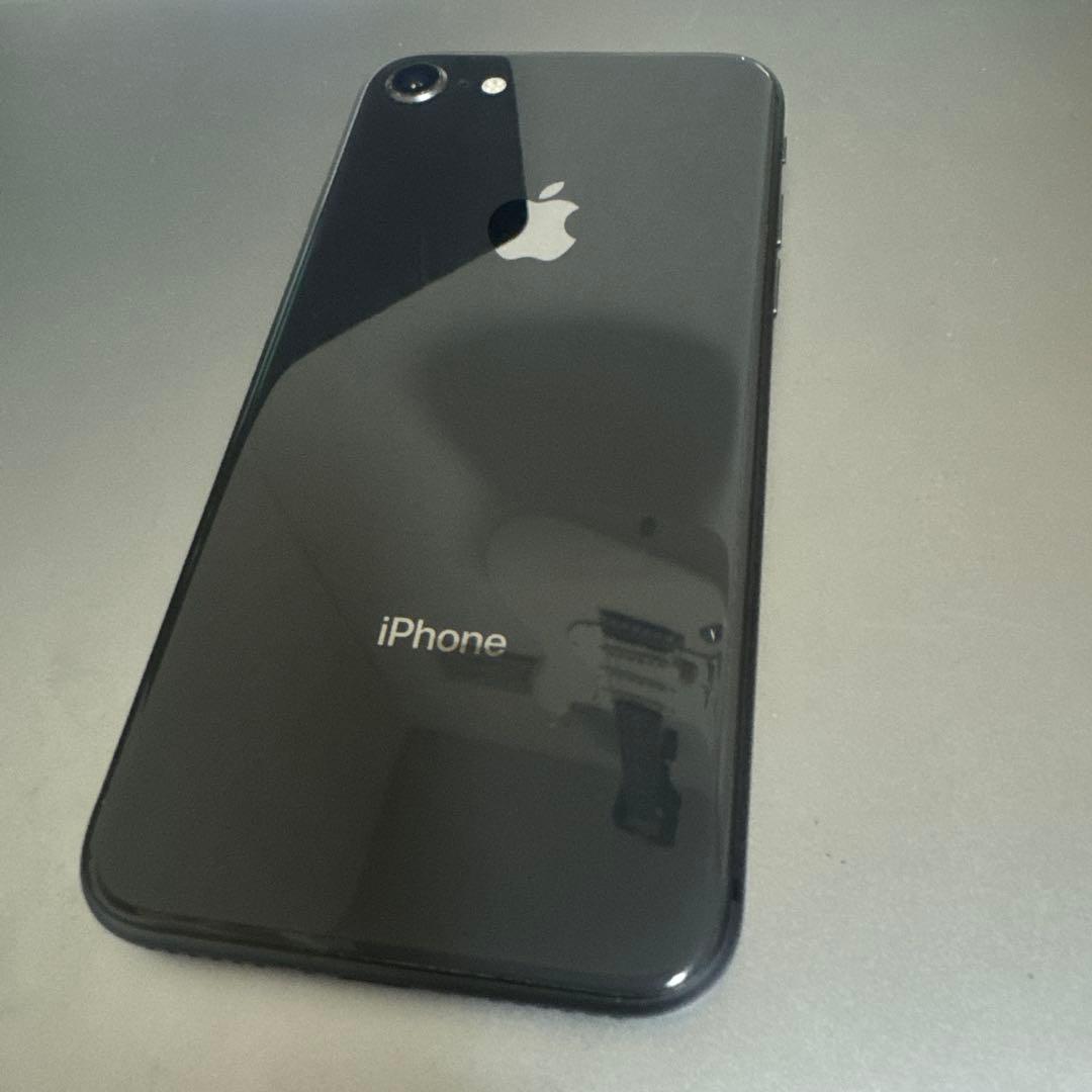 お*り様 iPhone8 64GB ブラック
