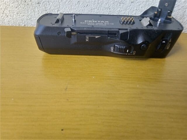 ペンタックスMZ-SバッテリーグリップBG-10とワイヤレスレリーズ付ストラップ