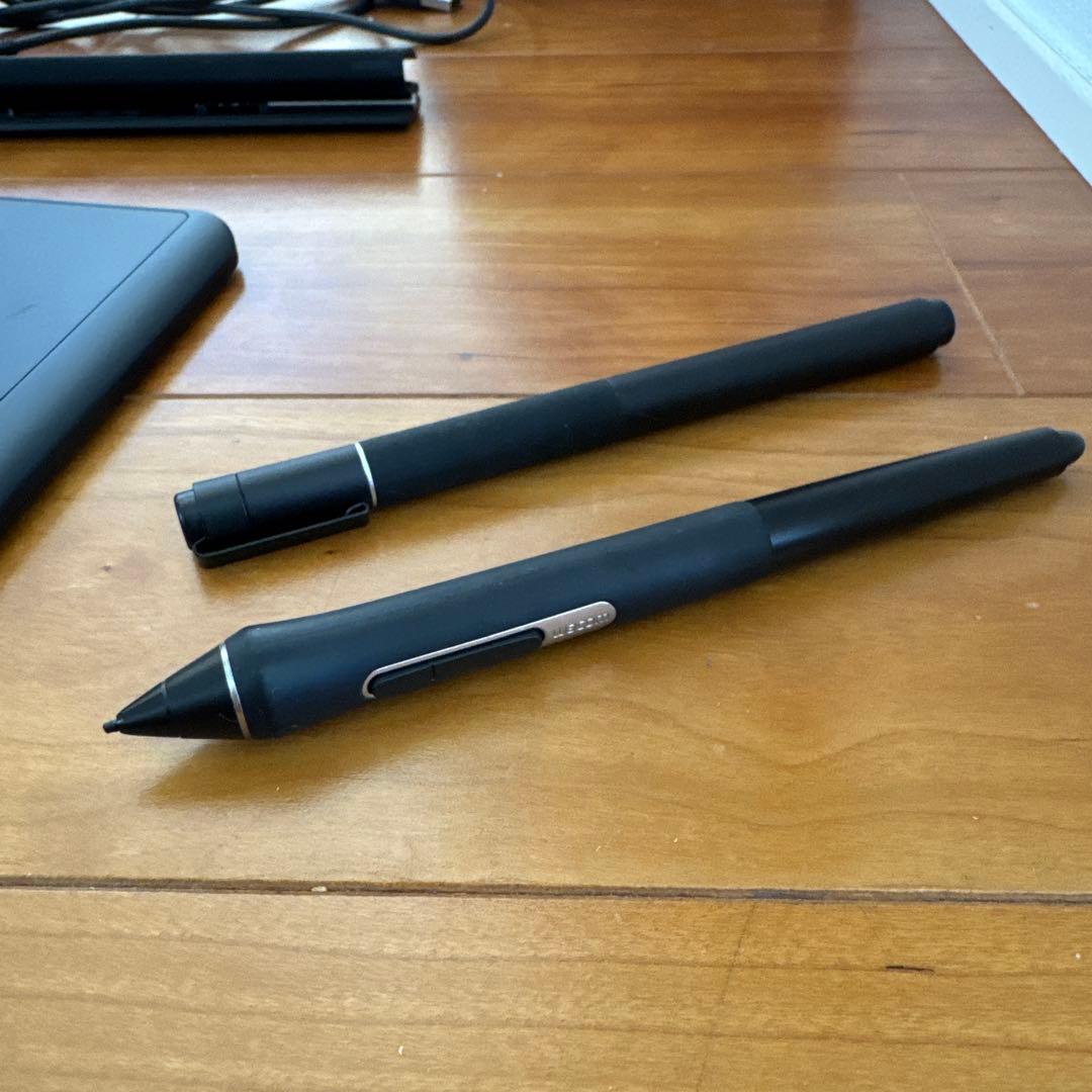 Wacom ペンタブレット本体　intros pro PTH-660