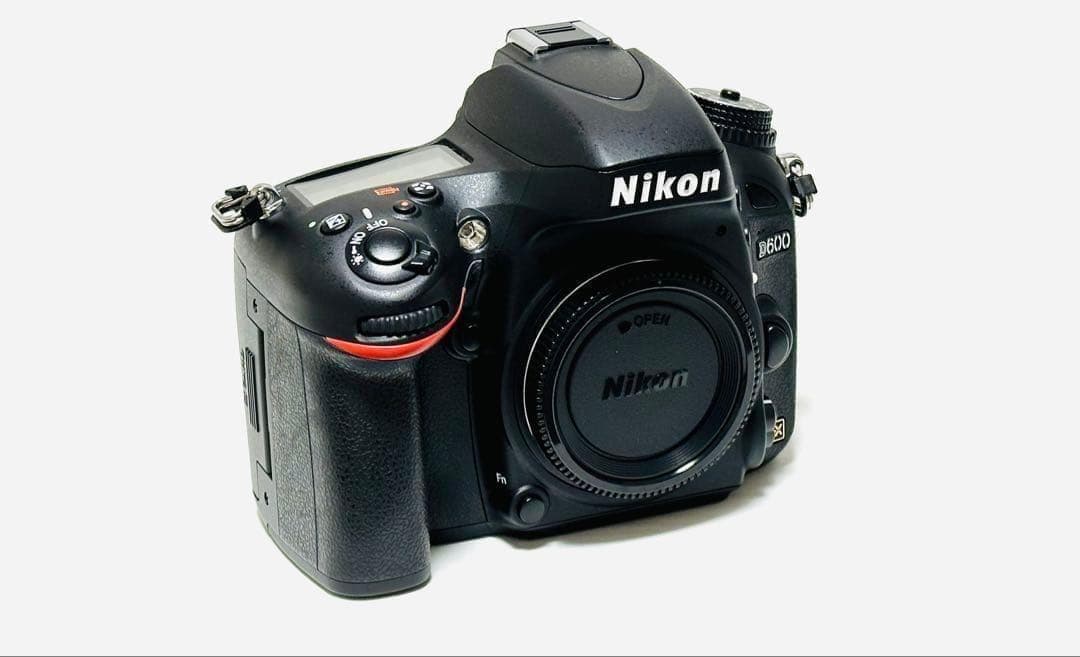 ☆撮影数3000回以下☆Nikon D600 ボディ　希少美品　FXフルサイズ