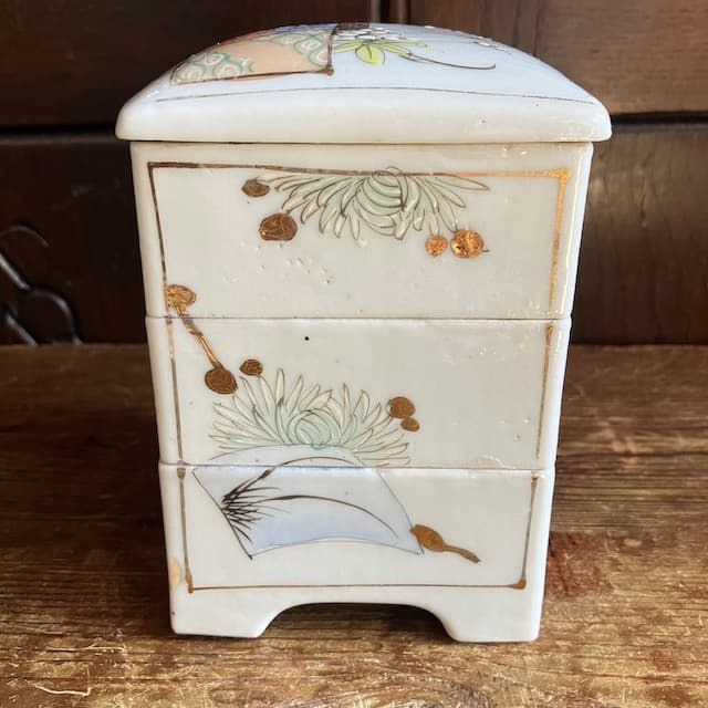 江戸時代 骨董 アンティーク 三段重 縁起物 亀 お重 重箱 染付 金彩 伊万里