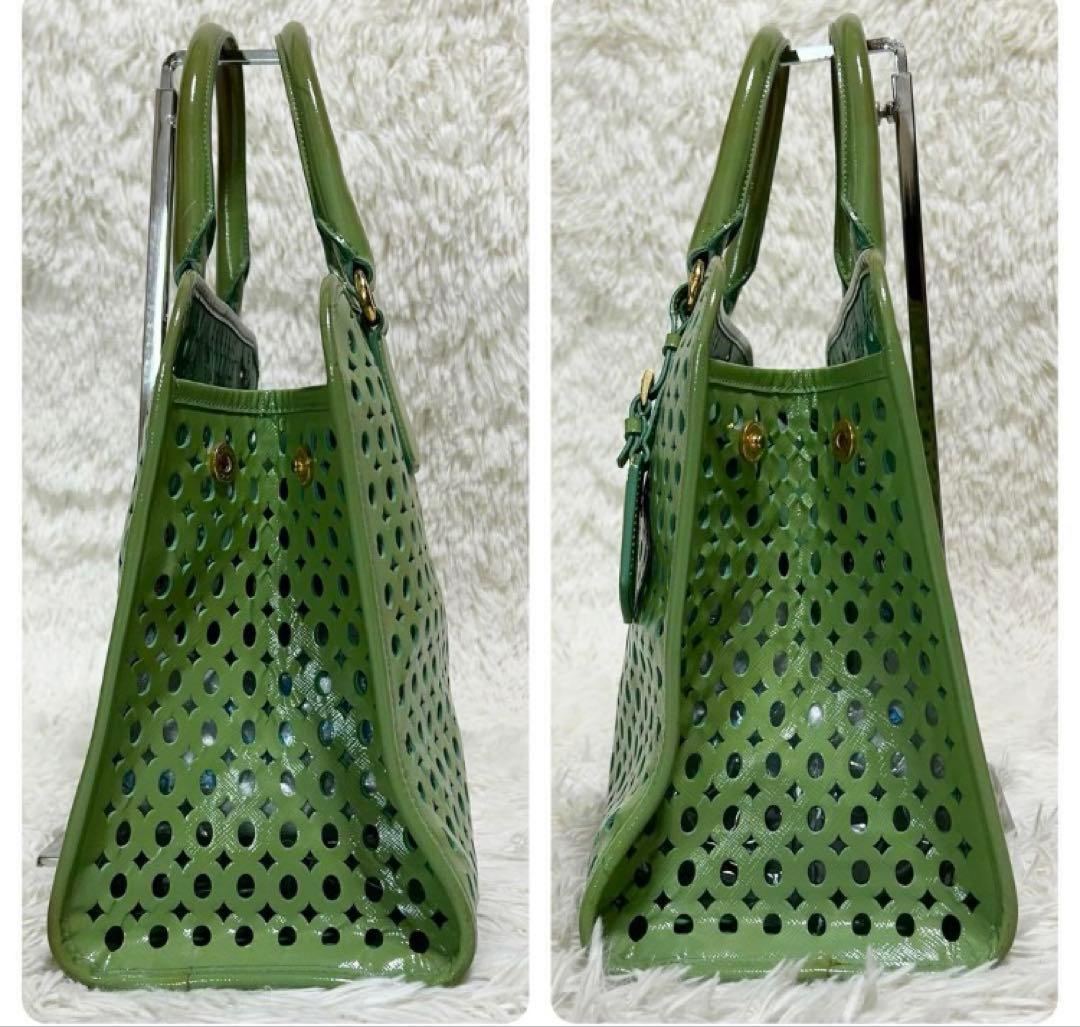 Prada グリーン パンチングデザイン バッグ