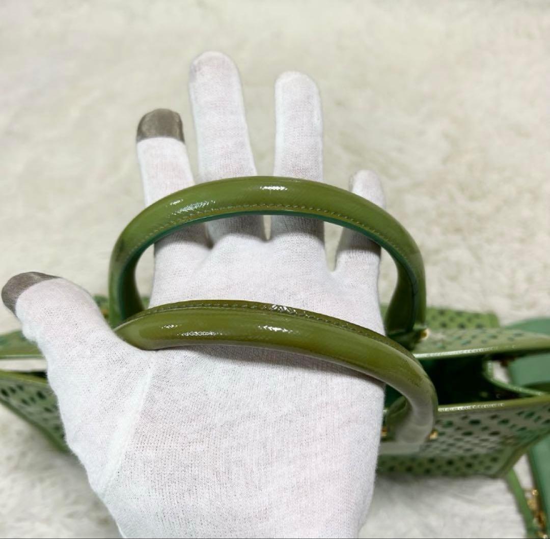 Prada グリーン パンチングデザイン バッグ