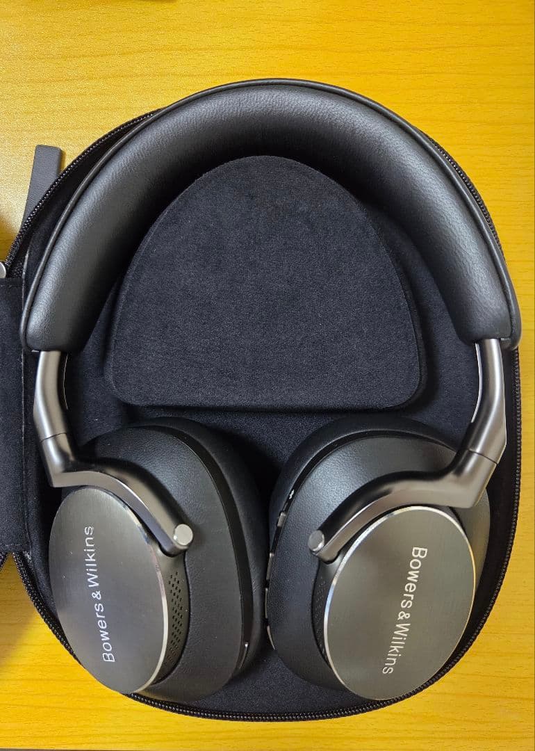 Bowers & Wilkins Px8 ワイヤレスヘッドフォン