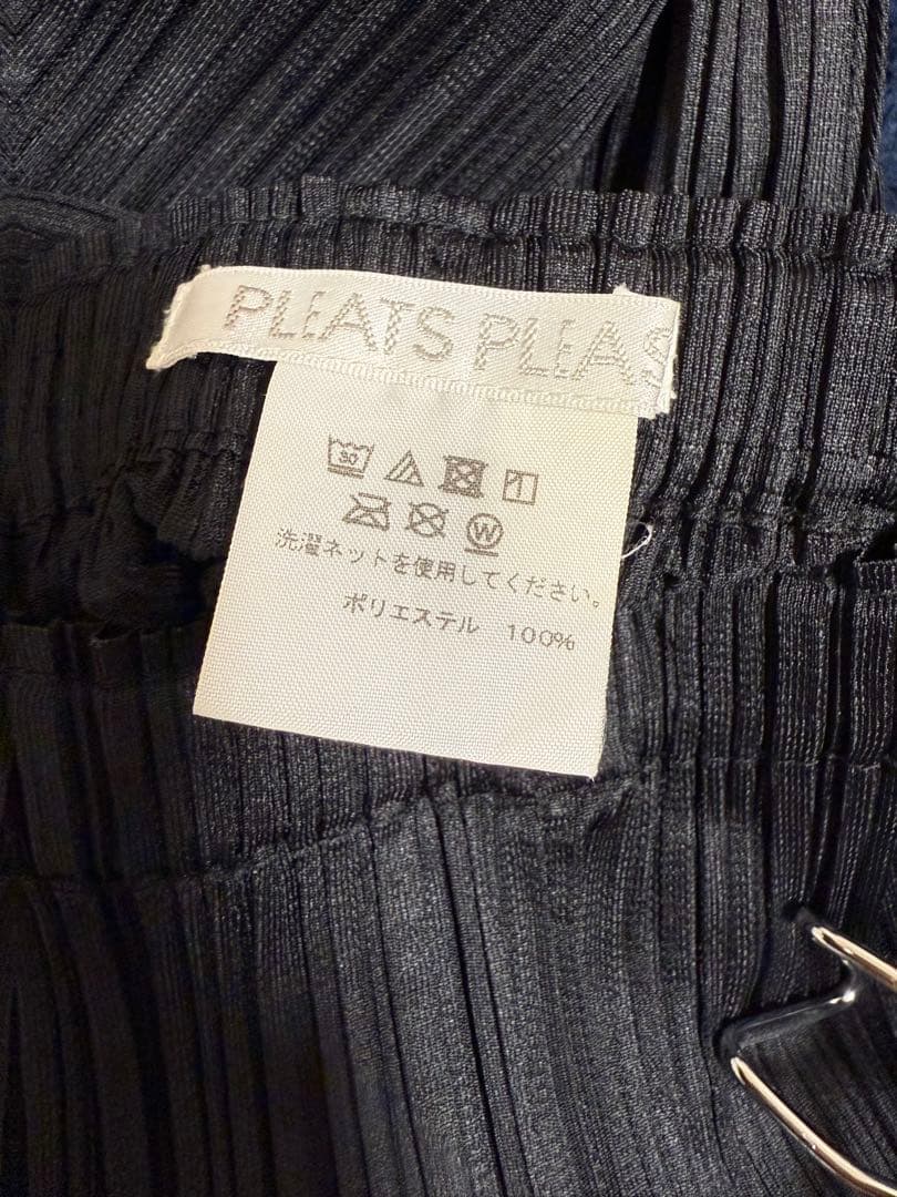 プリーツプリーズ　パンツ