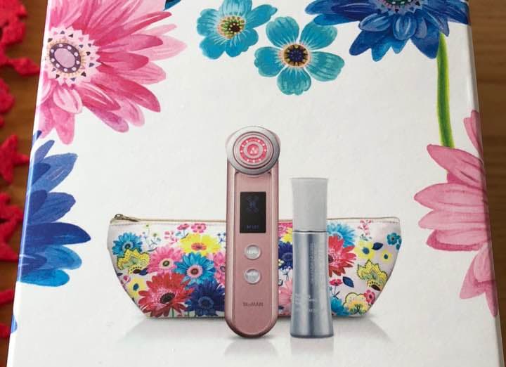 雑誌で話題の美顔器、クリスマス特別バージョン