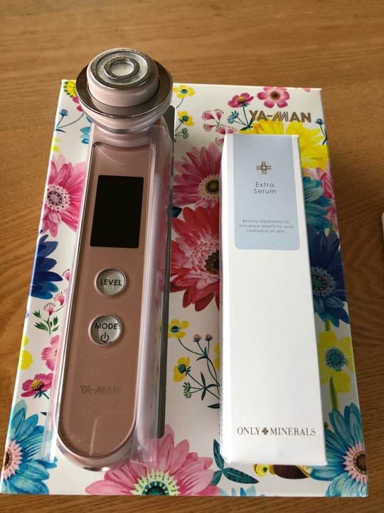 雑誌で話題の美顔器、クリスマス特別バージョン