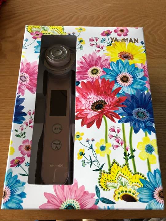 雑誌で話題の美顔器、クリスマス特別バージョン