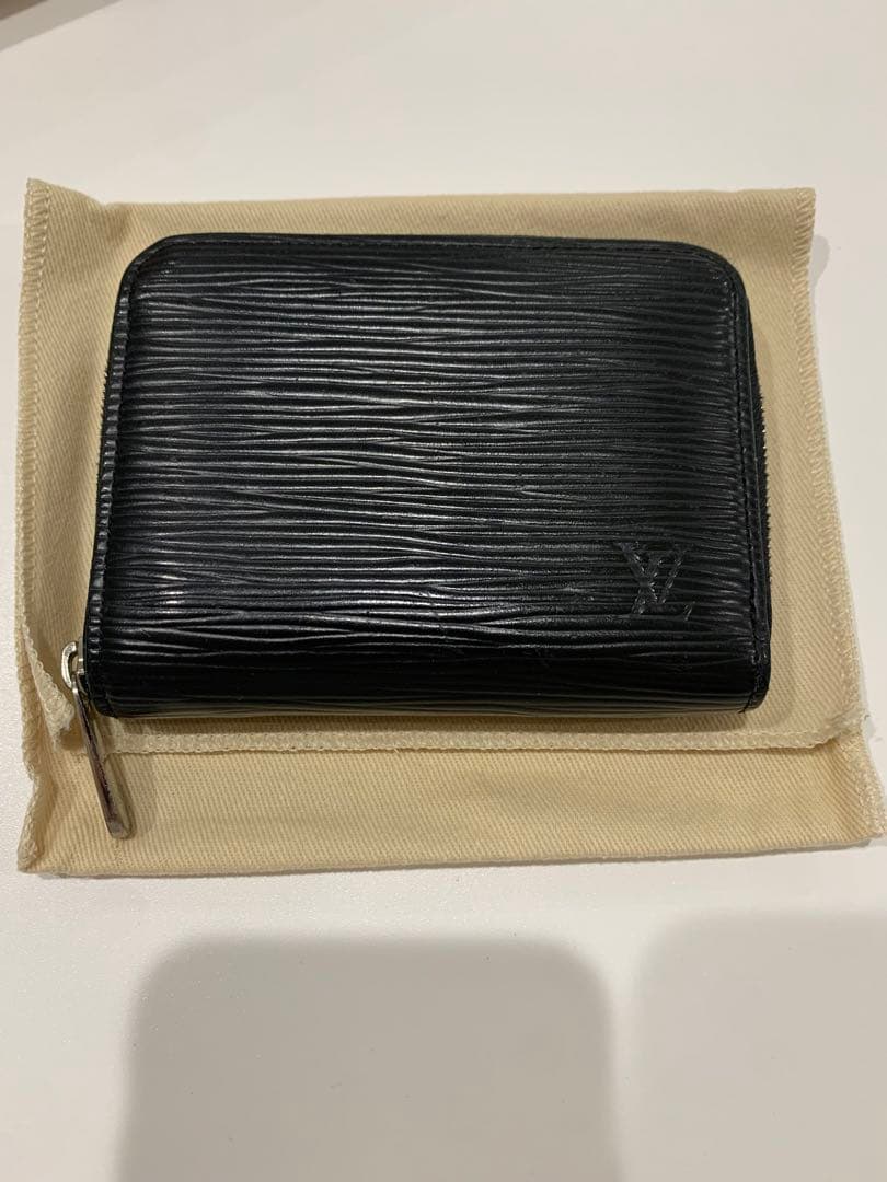 LOUIS VUITTON ジッピーパース　エピ素材