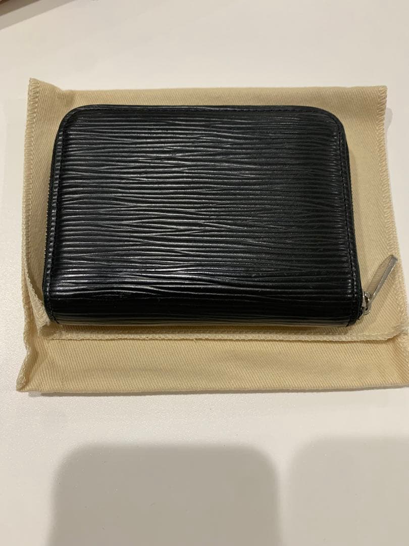 LOUIS VUITTON ジッピーパース　エピ素材