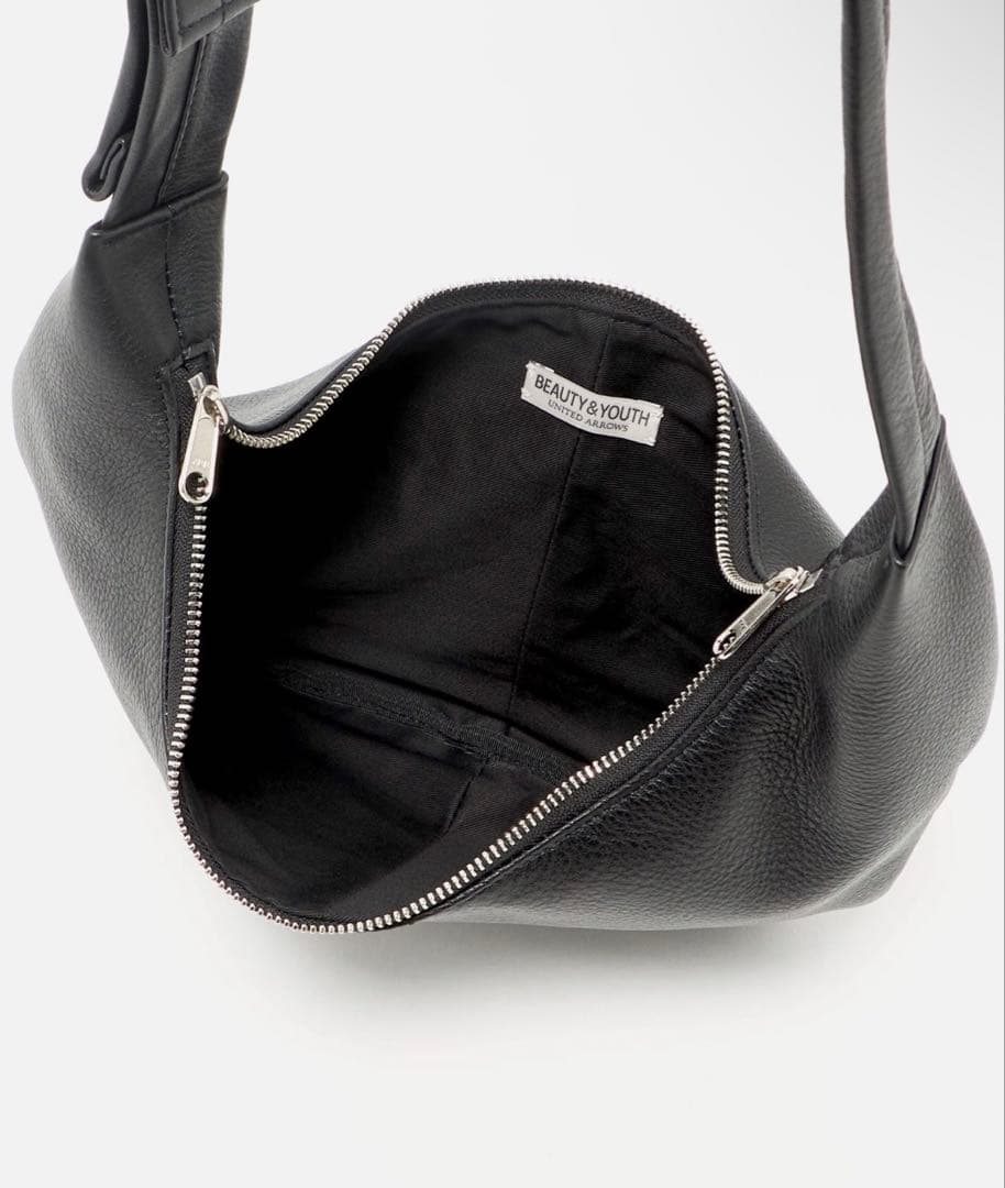 【Beauty&Youth】レザームーンショルダーバッグ