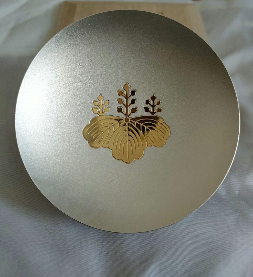 【現在高騰中　純銀999 68g】防衛大臣 永年勤続表彰記念銀杯 桐紋 台座箱付