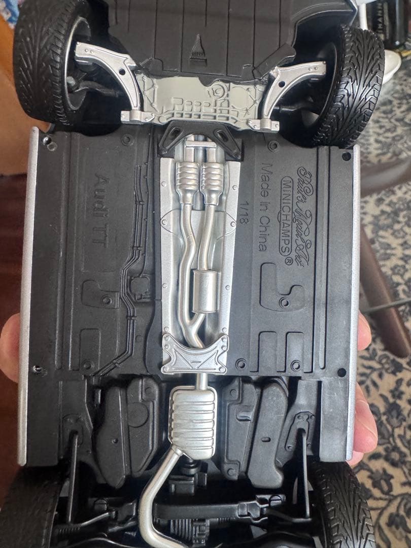 Audi TT シルバー ミニカー 1/18