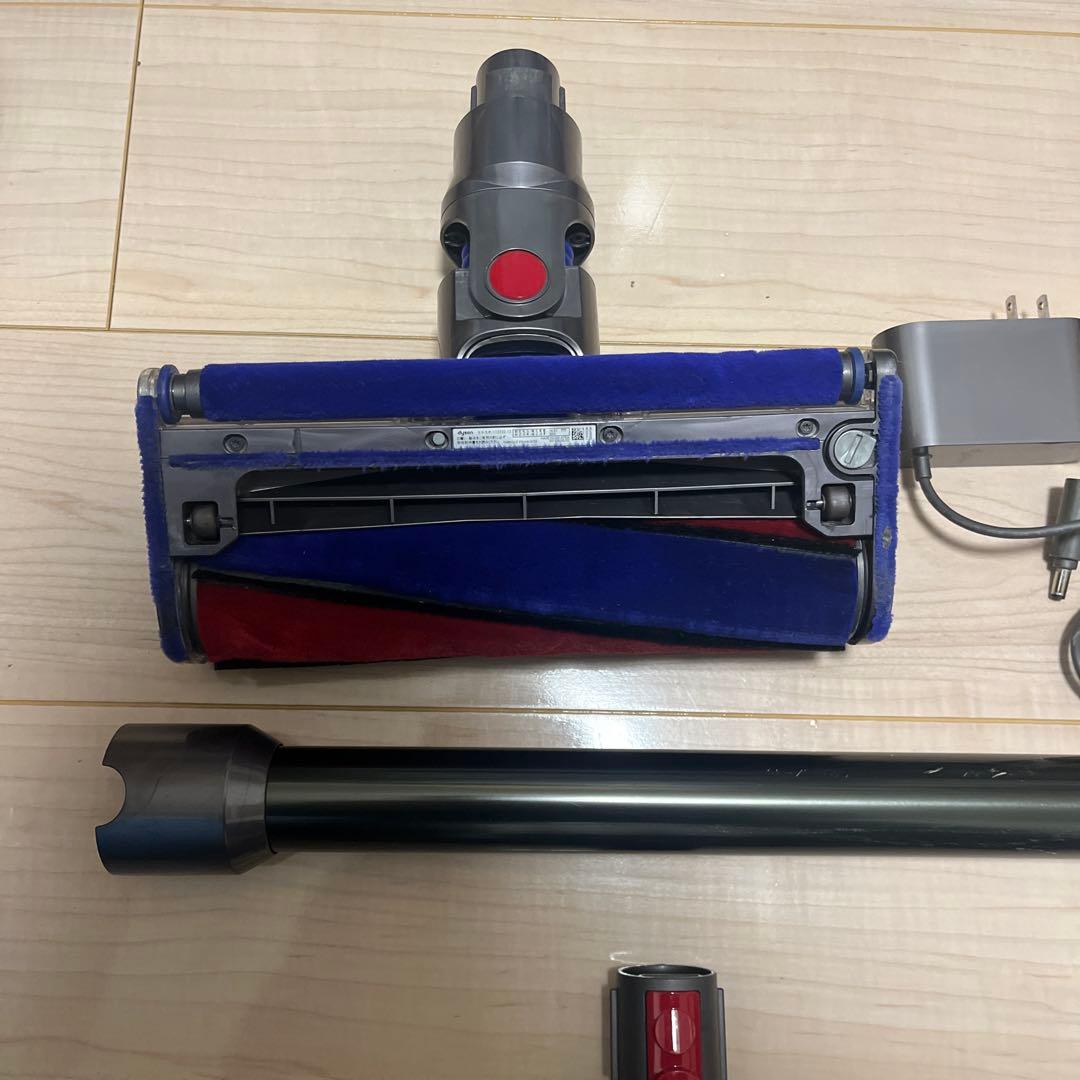 ② すぐ使える！動作品！dysonダイソンコードレスクリーナー純正SV10