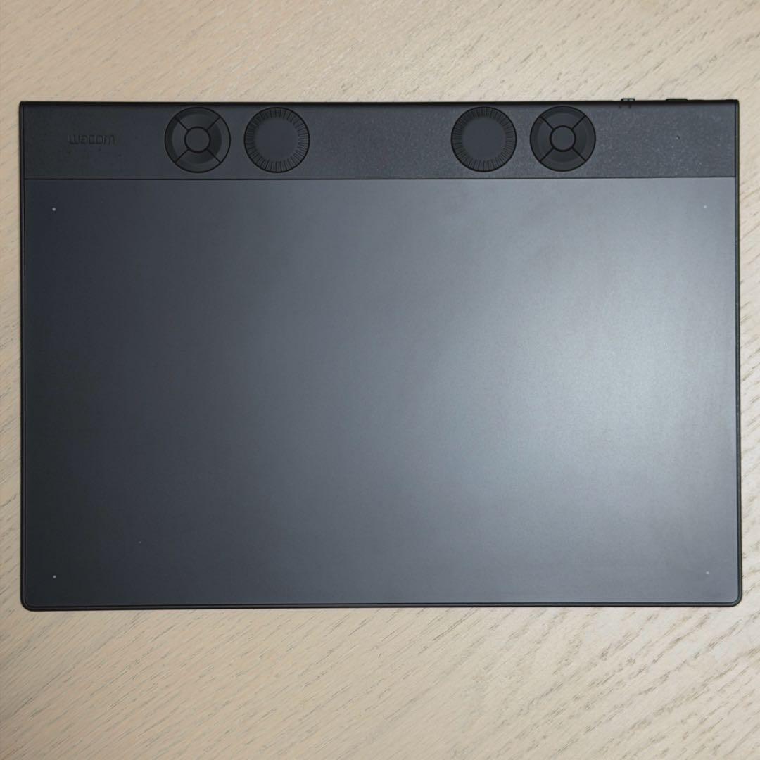 液タブ・ペンタブ Wacom Intuos Pro Medium PTK670K0C