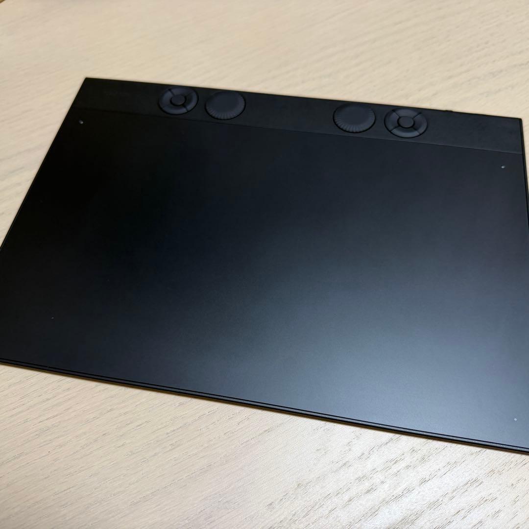 液タブ・ペンタブ Wacom Intuos Pro Medium PTK670K0C