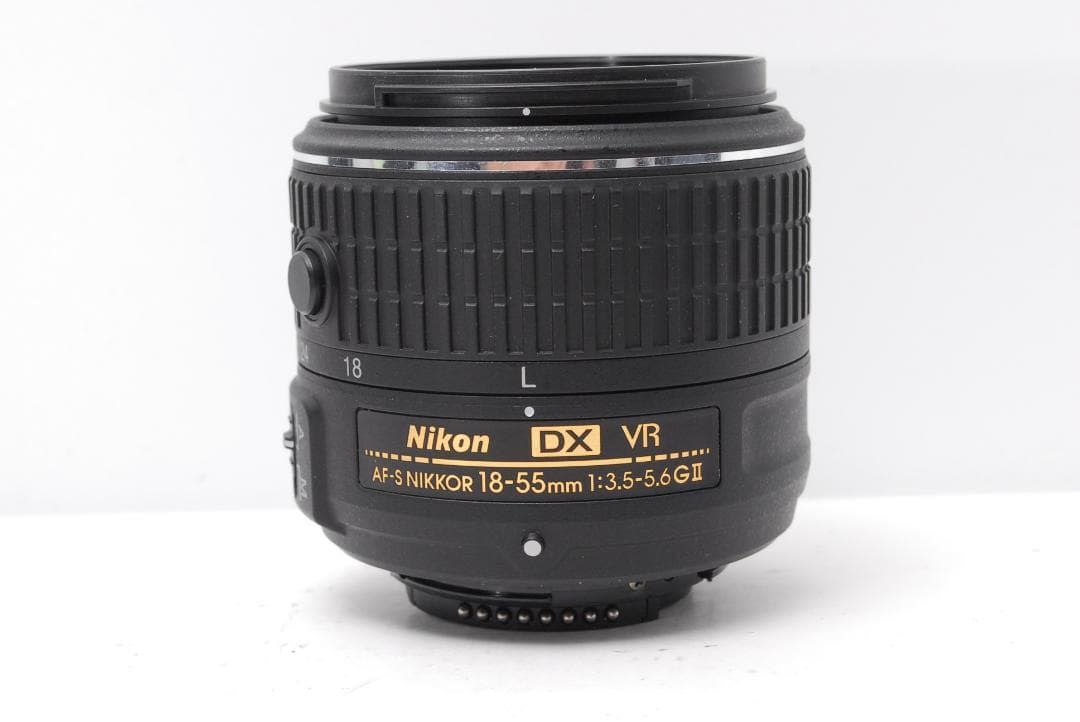 【使用感少なめで新品級ショット数】Nikon D3300　スマホ転送　動画OK