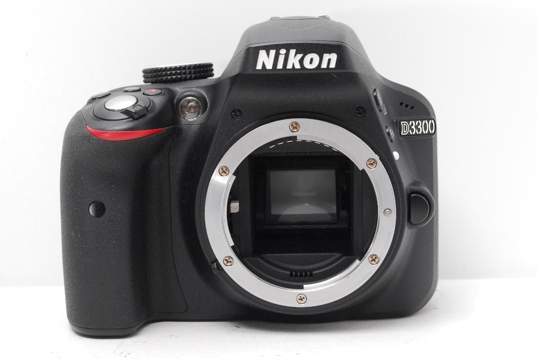 【使用感少なめで新品級ショット数】Nikon D3300　スマホ転送　動画OK