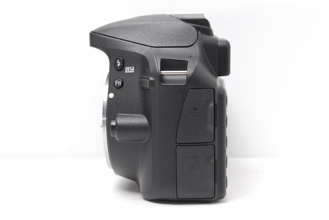 【使用感少なめで新品級ショット数】Nikon D3300　スマホ転送　動画OK