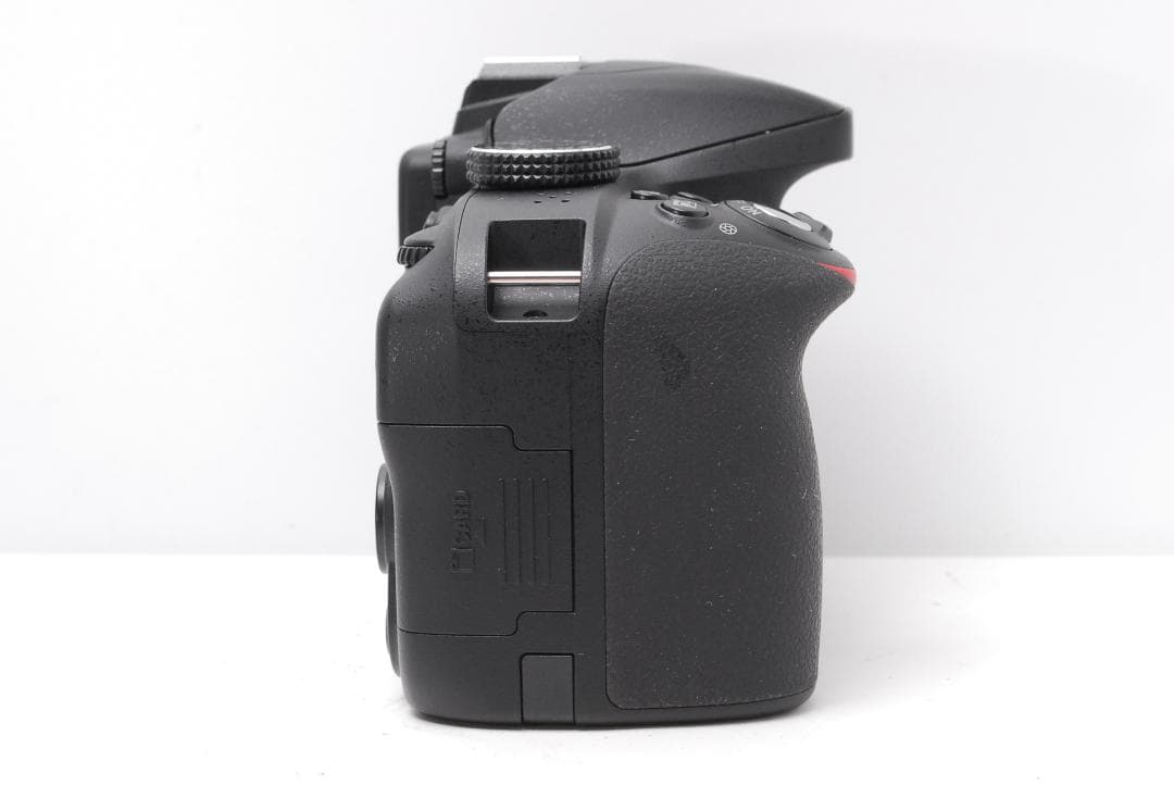 【使用感少なめで新品級ショット数】Nikon D3300　スマホ転送　動画OK