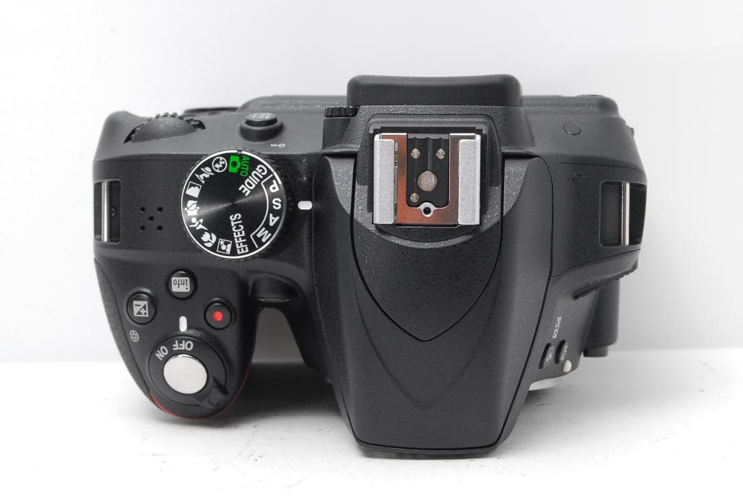 【使用感少なめで新品級ショット数】Nikon D3300　スマホ転送　動画OK