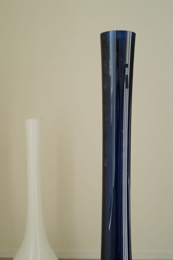 Tall Glass Vase①