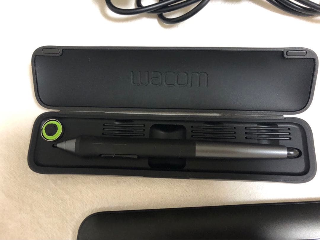 Wacom Cintiq 13HD DTK-1301 液晶ペンタブレット