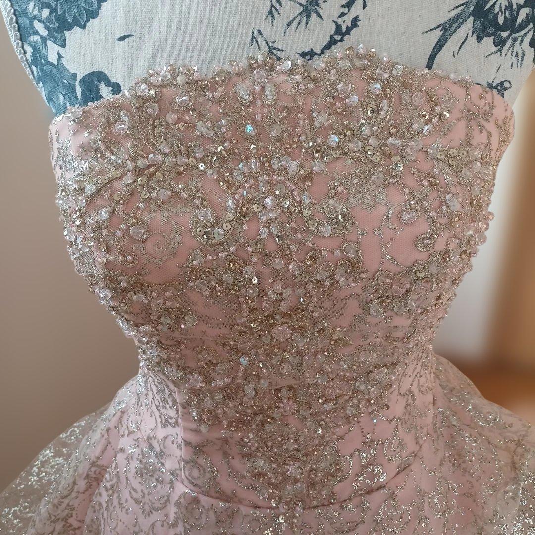 ピンク ストラップレス ウェディングドレス