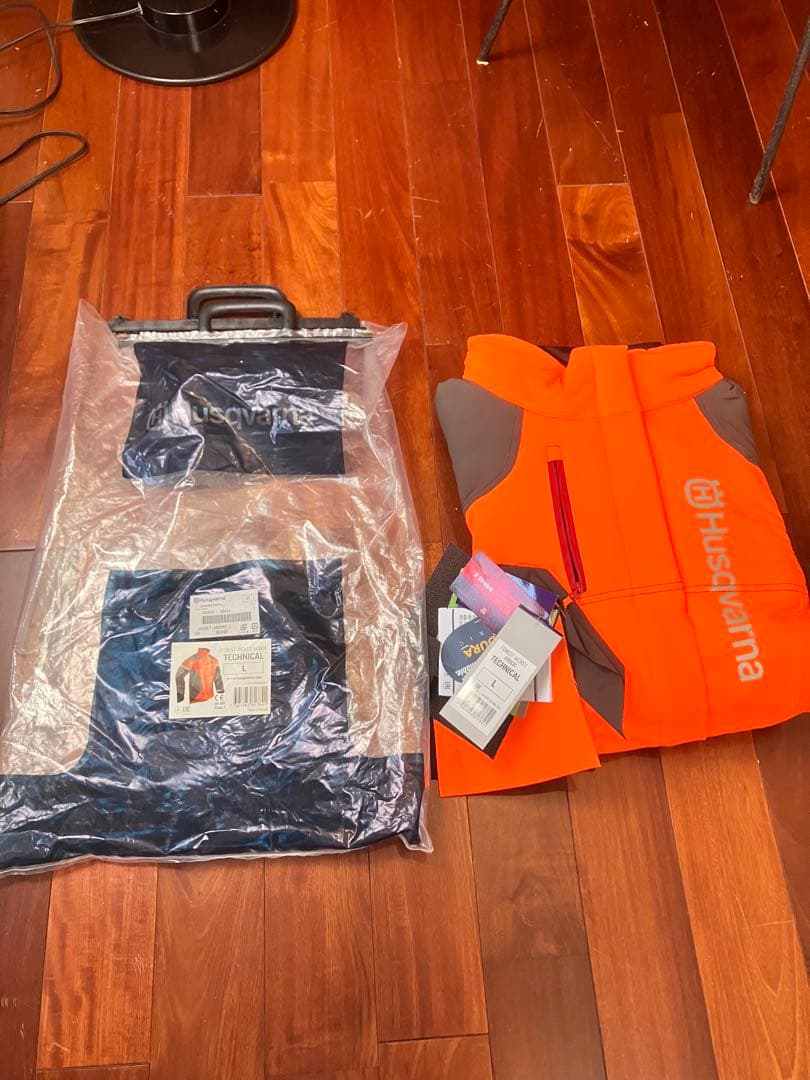 新品　Husqvarna テクニカルジャケットLサイズ オレンジ　おまけ付き