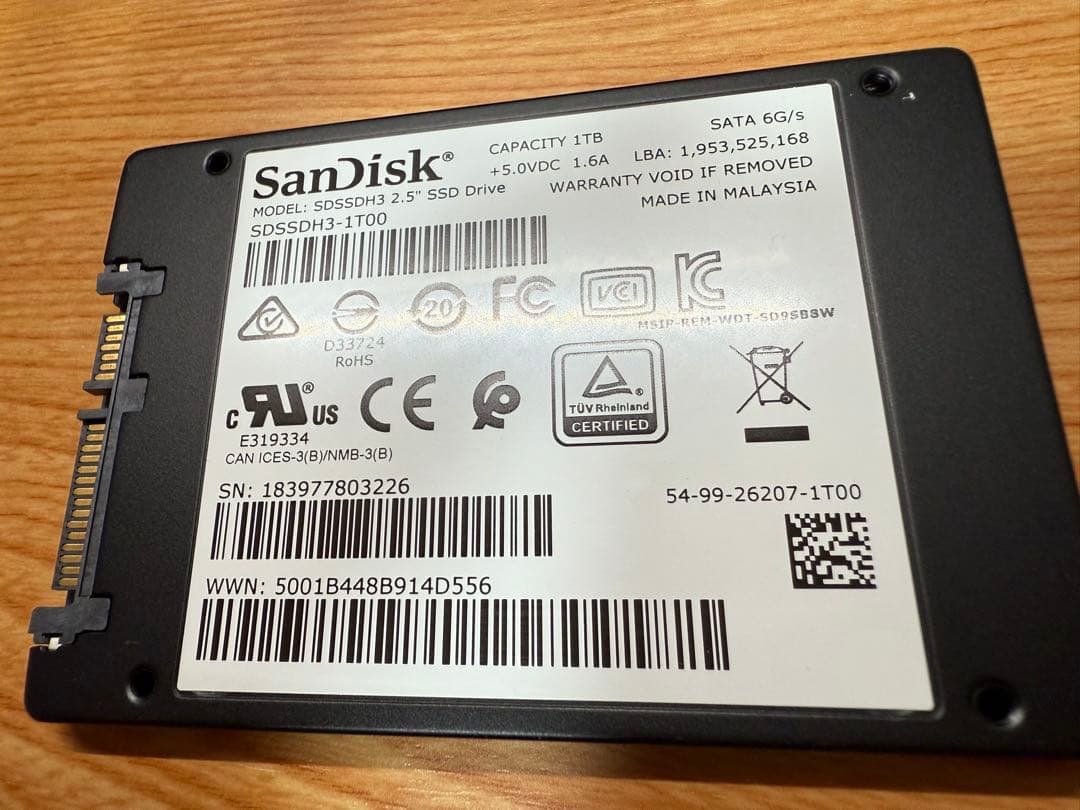 SanDisk 1TB 2.5インチ SSD
