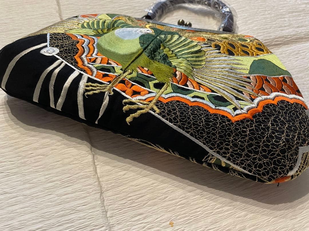 古布リメイクがま口バッグ　留袖　孔雀柄　刺繍