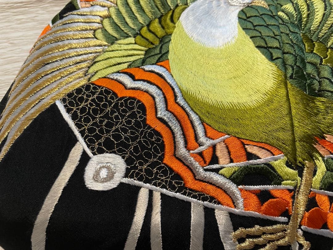 古布リメイクがま口バッグ　留袖　孔雀柄　刺繍