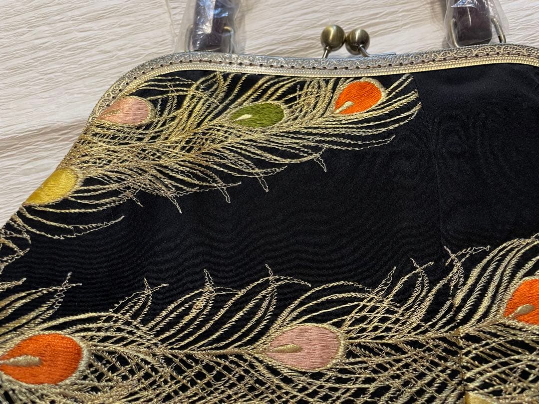 古布リメイクがま口バッグ　留袖　孔雀柄　刺繍