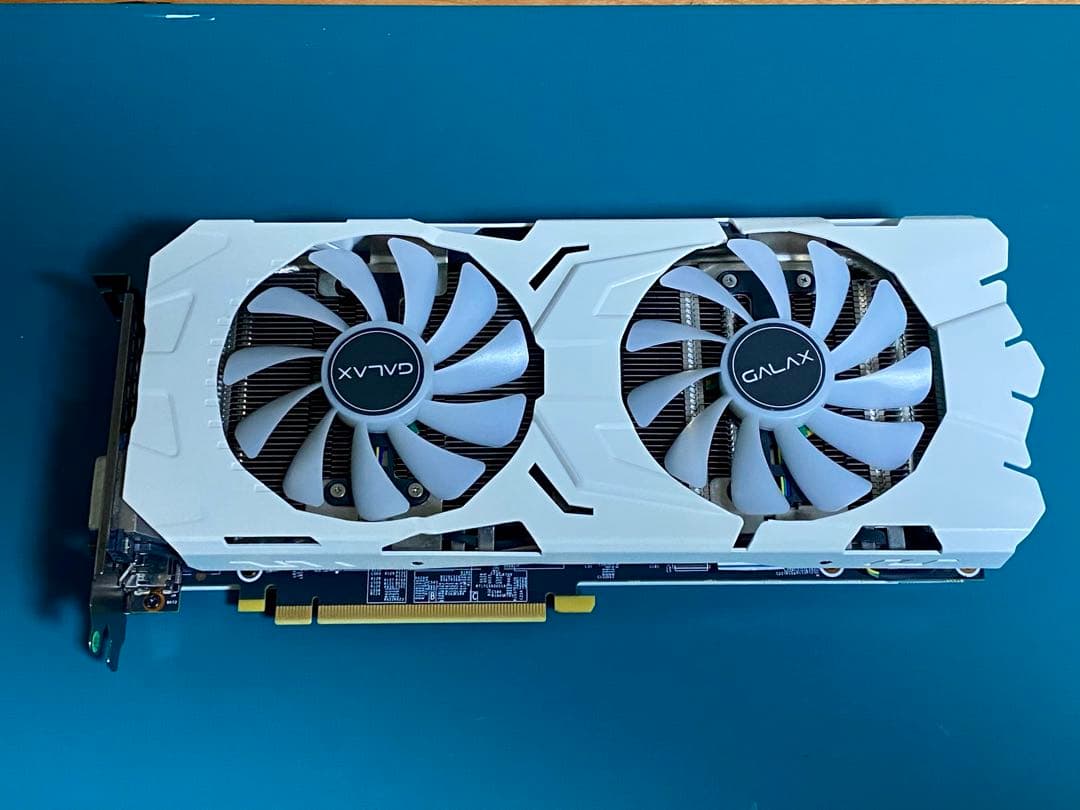 GTX1070Ti EX-SNPR White /グラボ