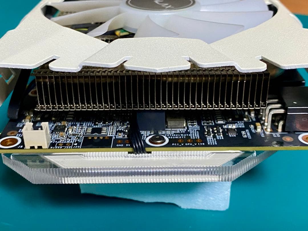 GTX1070Ti EX-SNPR White /グラボ