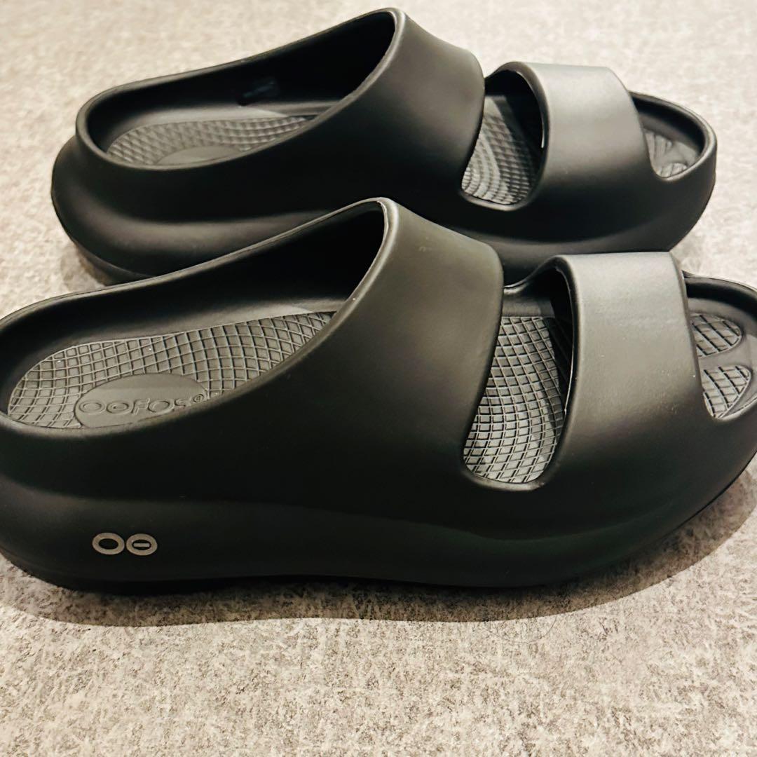 OOFOS OOyea ウーフォス ウーヤー サンダル 黒 25cm 39