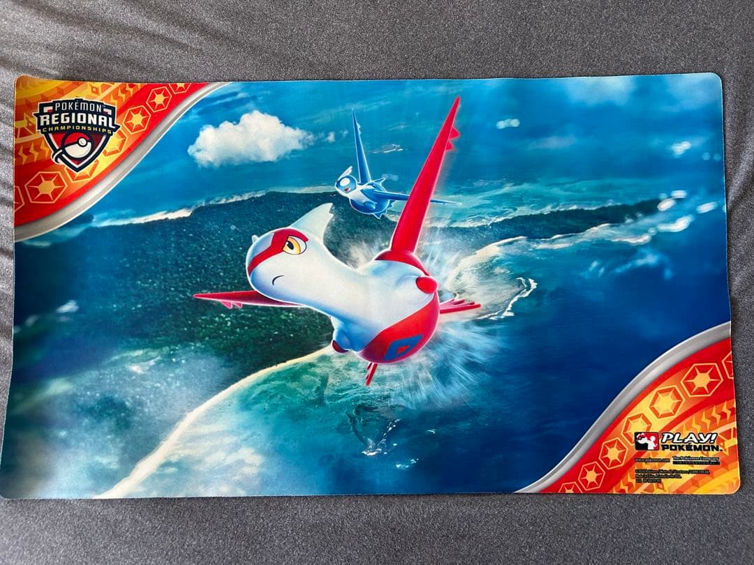 ラティアス・ラティオス 海外プレイマット【Regionalロゴ入り】