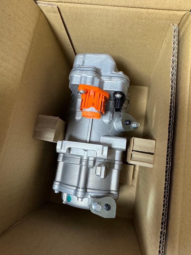 エアコンコンプレッサー　　926006xk4a