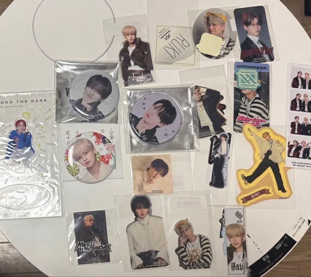 白岩瑠姫 トレカ201枚 アクスタ12体 ワルツ 旧譜 まとめ売り