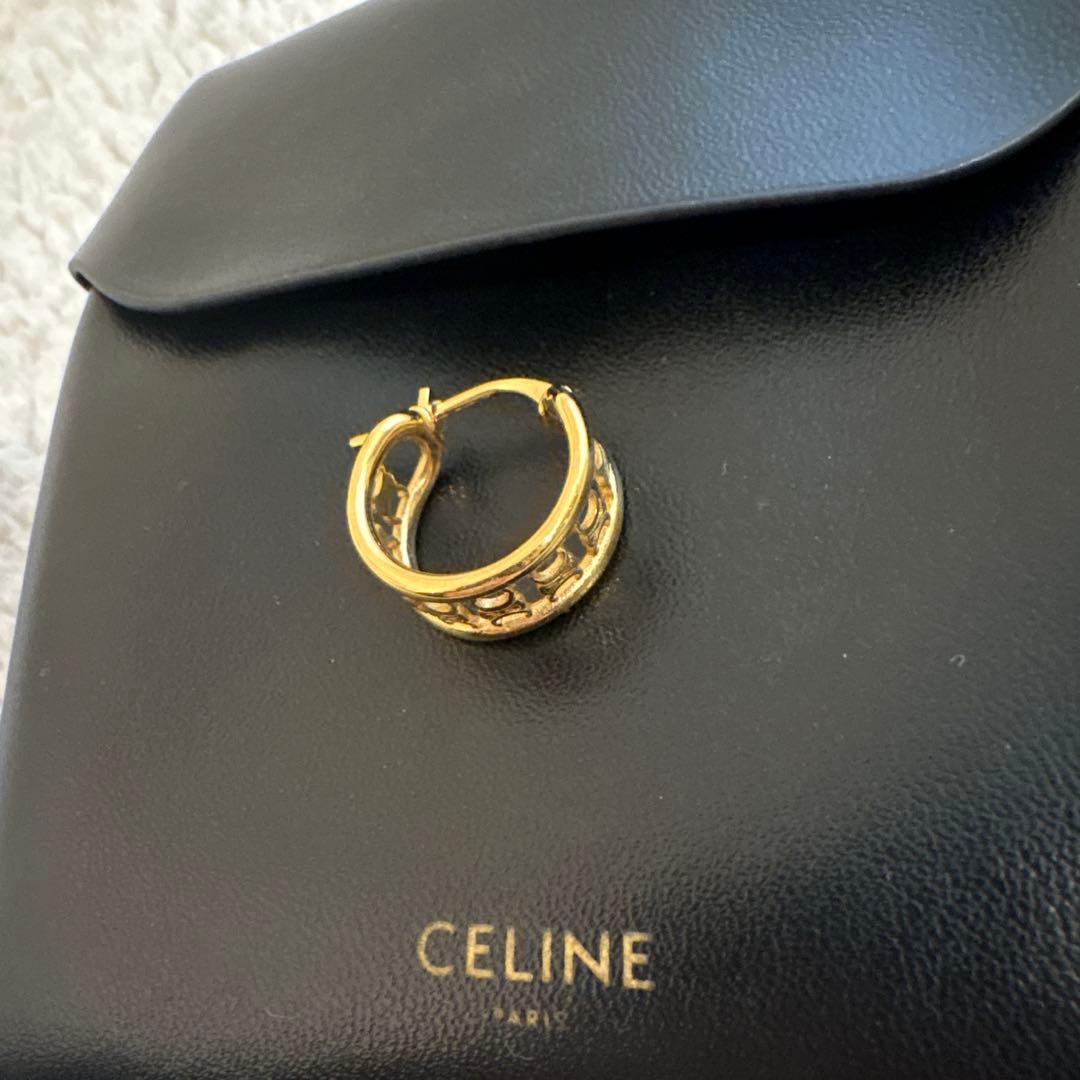 セリーヌ　トリオンフ　マルチフープピアス