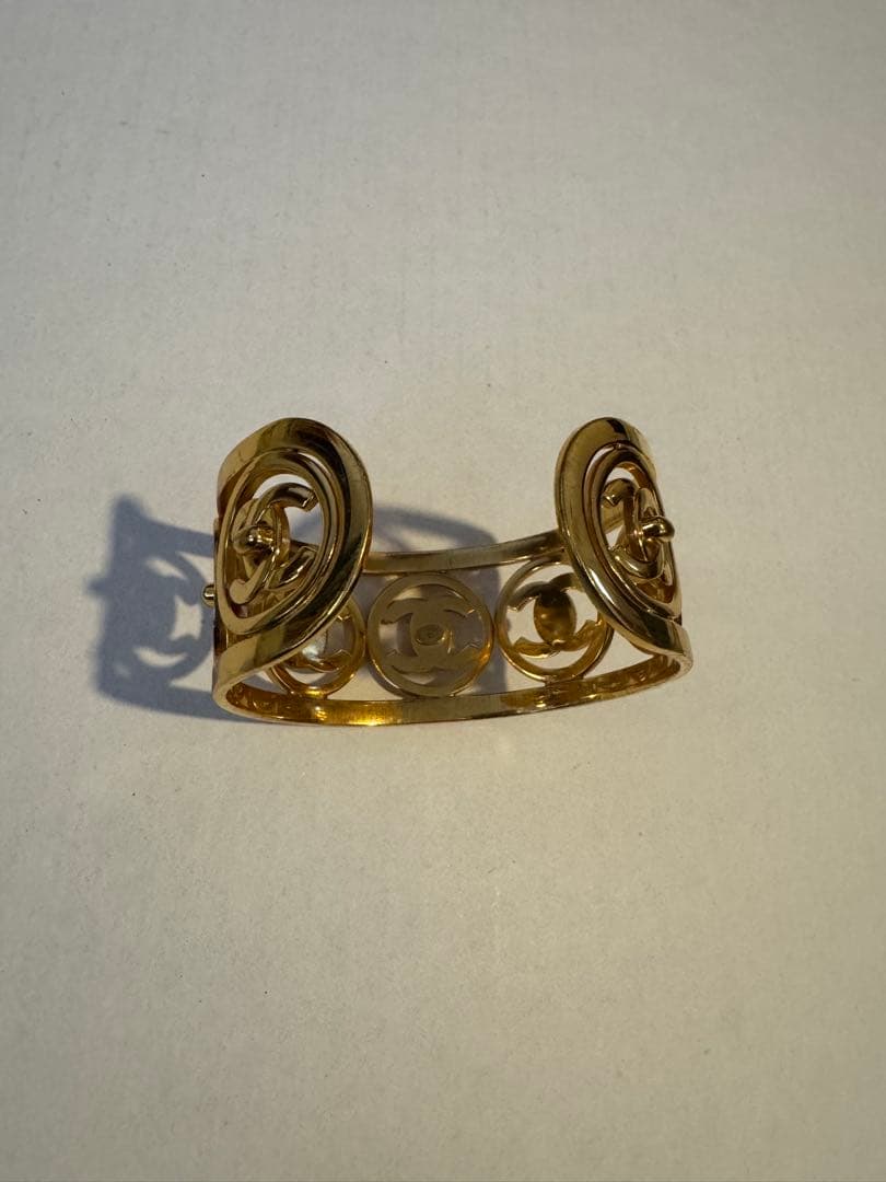 きららCHANELゴールドオープンワークバングル