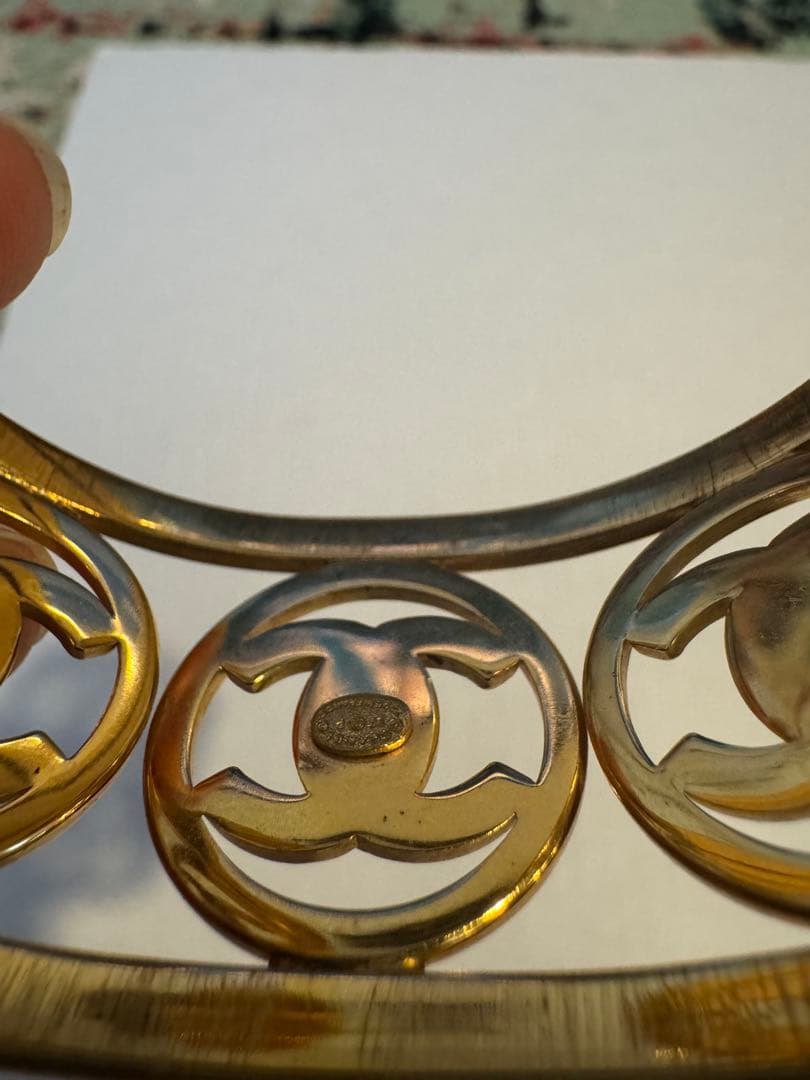 きららCHANELゴールドオープンワークバングル