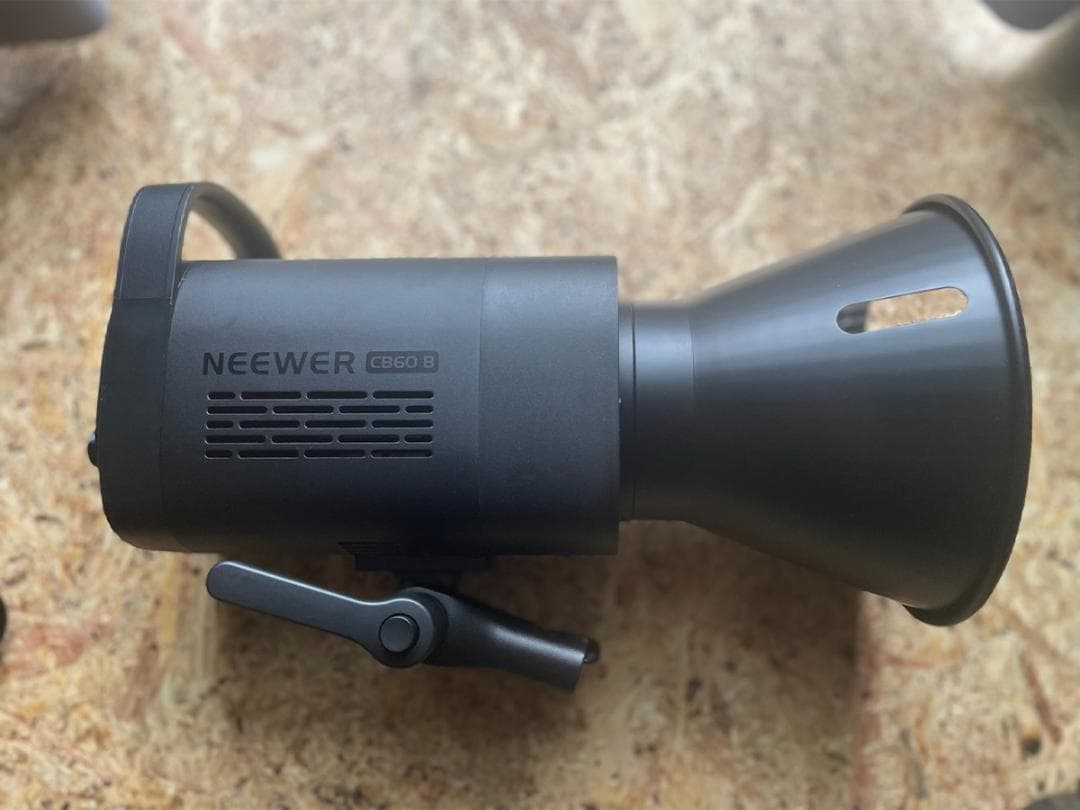 NEEWER CB60B 70W LEDビデオライト